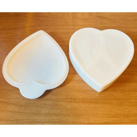 Vintage milkglass divided lidded heart shaped trinket dish hand-painted flowers - Picture 4 of 10